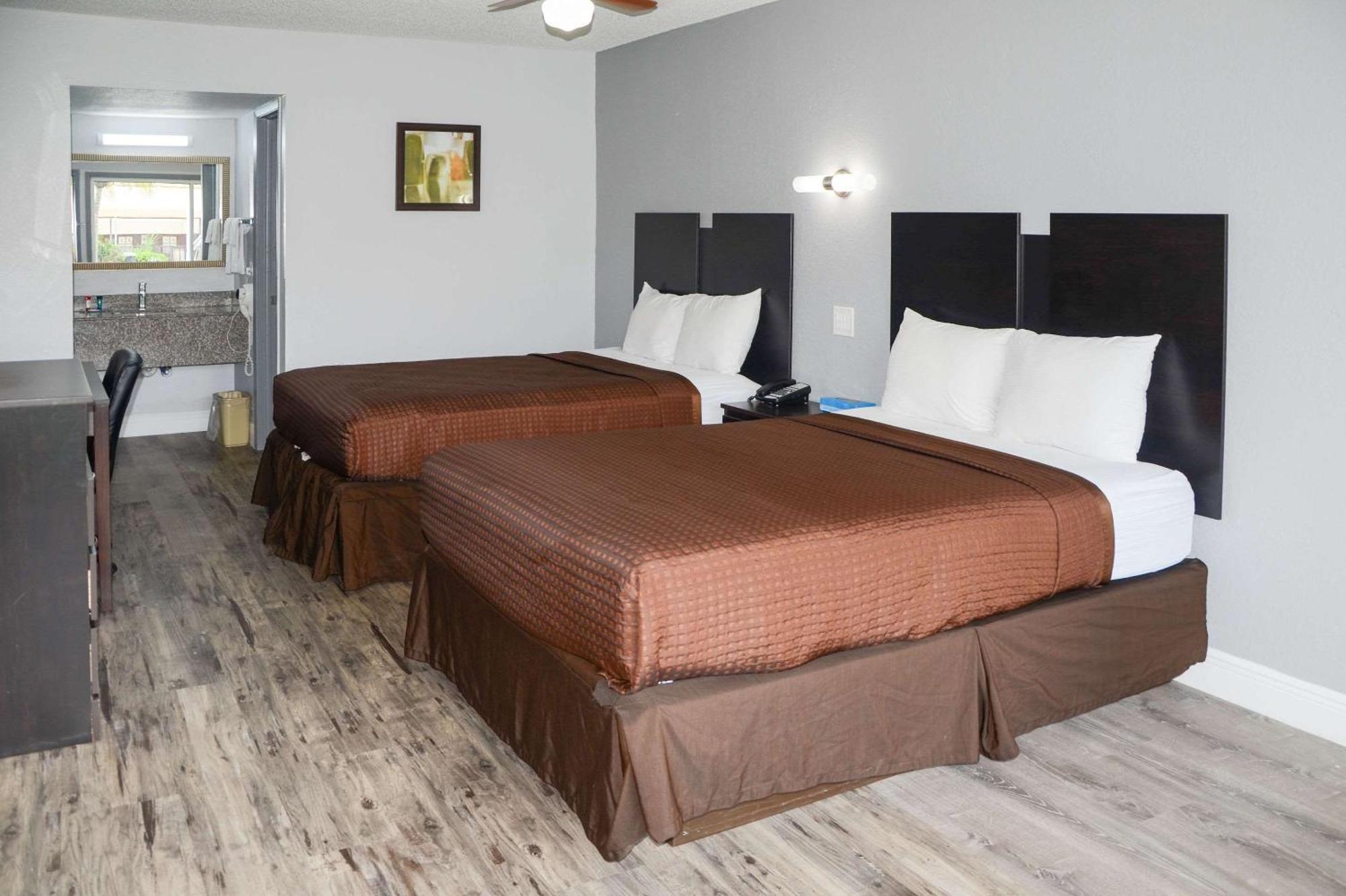 Rodeway Inn Sun City Center Luaran gambar